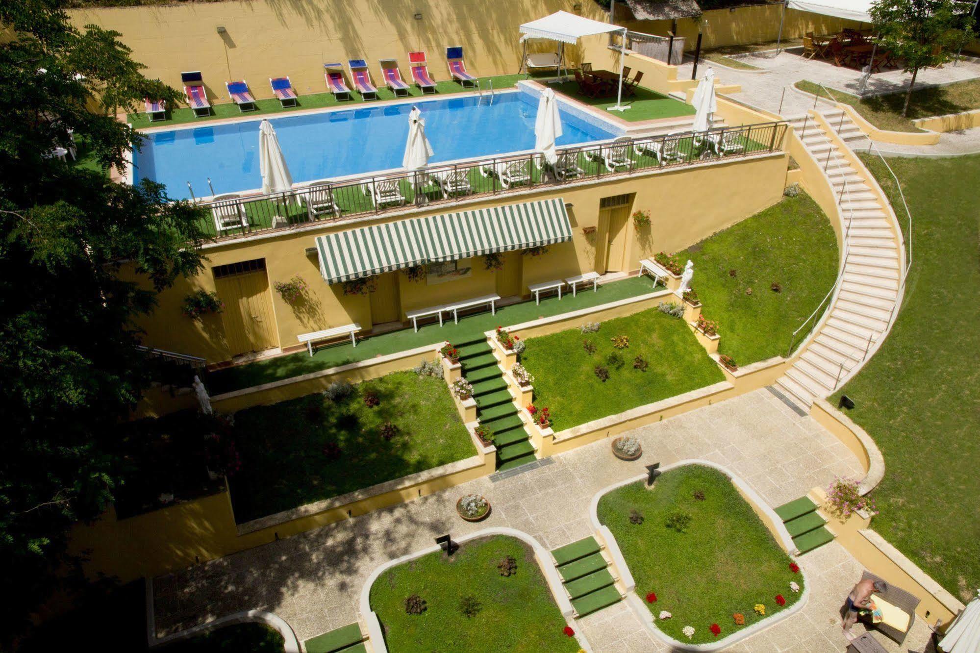 Hotel Alexander Palme 끼안챠노테르메 외부 사진